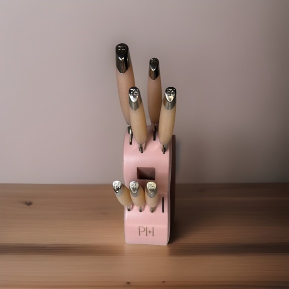 Paris Hilton 10-Piece Heart-Shaped Stainless Steel Knife Block Set Missing 2PC - Picture 2 of 16